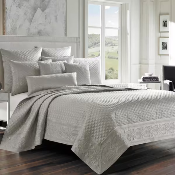 BRAND NEW Lyndon Coverlet Silver 90x90 - Full Queen Size - Picture 1 of 6